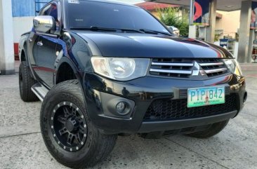 White Mitsubishi Strada 2011 for sale in Manual