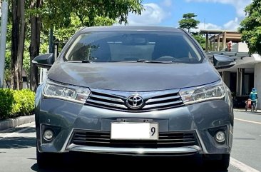 Selling White Toyota Altis 2015 in Makati