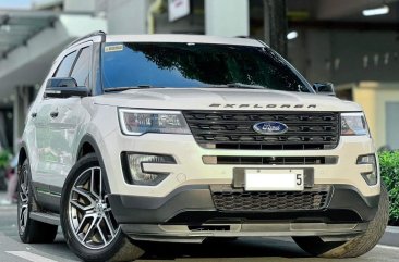 Selling White Ford Explorer 2016 in Makati