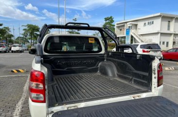 Selling White Mitsubishi Strada 2017 in Makati