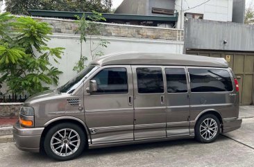 Sell White 2013 Gmc Savana in Manila