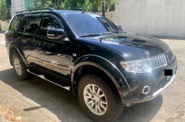 White Mitsubishi Montero sport 2013 for sale in Manual