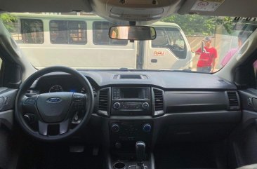 Selling White Ford Everest 2016 in Quezon City