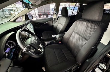 Selling White Toyota Innova 2021 in Parañaque