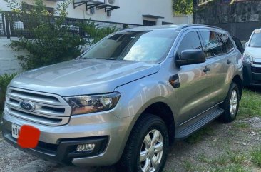 Selling White Ford Everest 2016 in Quezon City