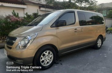 Selling White Hyundai Starex 2009 in Quezon City