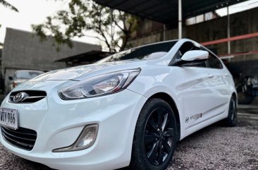 Selling White Hyundai Accent 2014 in Manila