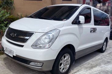 Selling White Hyundai Starex 2014 in Manila