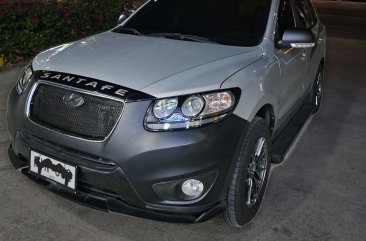 Selling White Hyundai Santa Fe 2011 in Manila