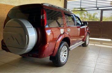 Selling White Ford Everest 2013 in Silang