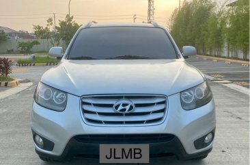 Selling White Hyundai Santa Fe 2011 in Mabalacat