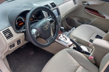 Selling White Toyota Altis 2013 in Quezon City