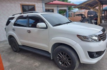 Selling White Toyota Fortuner 2012 in Makati