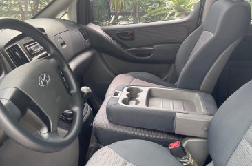 Selling White Hyundai Starex 2018 in Quezon City