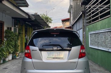 Selling White Honda Jazz 2013 in Manila