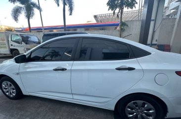 Sell White 2017 Hyundai Accent in Makati