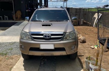 Sell White 2005 Toyota Fortuner in Manila
