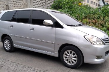 Selling White Toyota Innova 2006 in Valenzuela