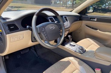 White Hyundai Genesis 2009 for sale in Automatic