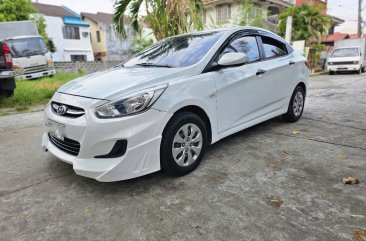 Selling White Hyundai Accent 2018 in Bacoor