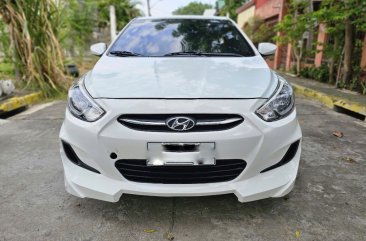 Selling White Hyundai Accent 2018 in Bacoor