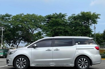 Sell White 2016 Kia Carnival in Makati