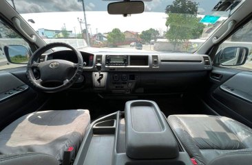 White Toyota Hiace Super Grandia 2010 for sale in Parañaque