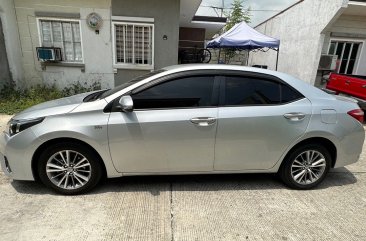 Selling White Toyota Corolla altis 2015 in General Trias