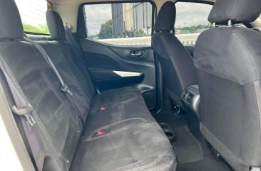 White Nissan Navara 2018 for sale in Parañaque