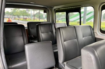 Selling White Toyota Hiace 2017 in Makati