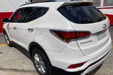 White Hyundai Santa Fe 2019 for sale in Manila