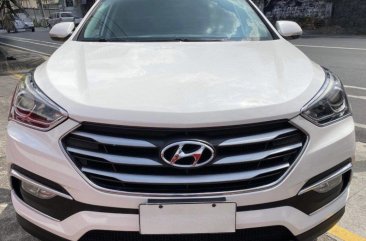 White Hyundai Santa Fe 2019 for sale in Manila