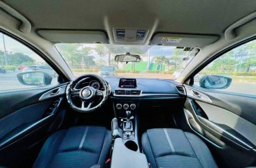 Selling White Mazda 3 2018 in Makati