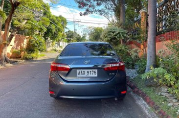 Selling White Toyota Corolla altis 2014 in Manila