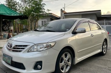 Sell Pearl White 2014 Toyota Corolla altis in General Trias