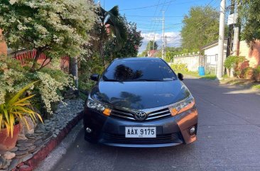 Selling White Toyota Corolla altis 2014 in Manila
