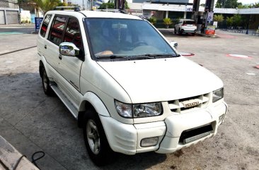 Sell Yellow 2003 Isuzu Crosswind in Pateros