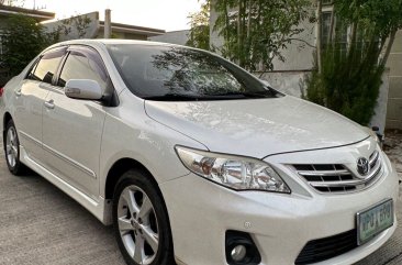 Sell Pearl White 2014 Toyota Corolla altis in General Trias