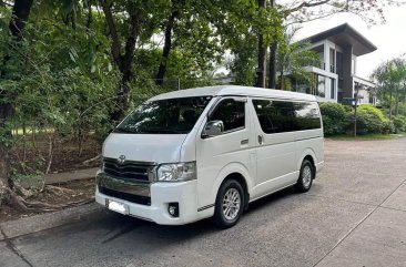 White Toyota Hiace Super Grandia 2016 for sale in Automatic