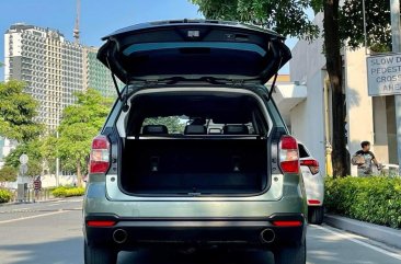 Selling White Subaru Forester 2013 in Makati