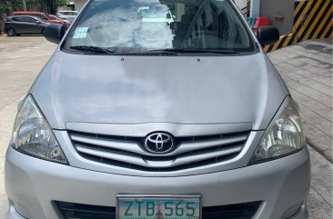 White Toyota Innova 2009 for sale in Automatic