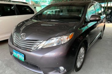 White Toyota Sienna 2013 for sale in Quezon City