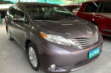 White Toyota Sienna 2013 for sale in Quezon City