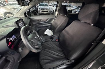 Sell White 2023 Toyota Avanza in Parañaque