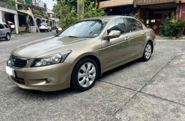 Selling White Honda Accord 2010 in Mandaluyong