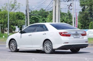 Pearl White Toyota Camry 2015 for sale in Automatic