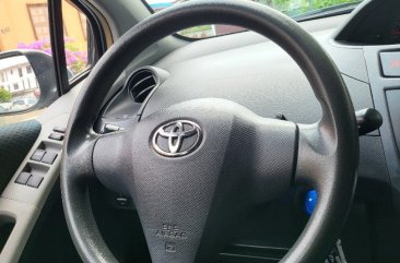 White Toyota Yaris 2009 for sale in Las Piñas