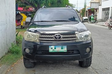 White Toyota Fortuner 2010 for sale in Manila