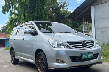 Sell White 2011 Toyota Innova in Caloocan