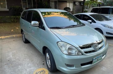 White Toyota Innova 2006 for sale in Manila